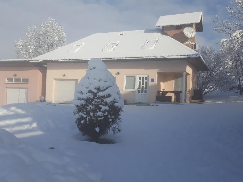 Apartment Oreskovic Otočac Buitenkant foto