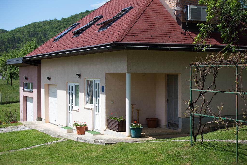 Apartment Oreskovic Otočac Buitenkant foto