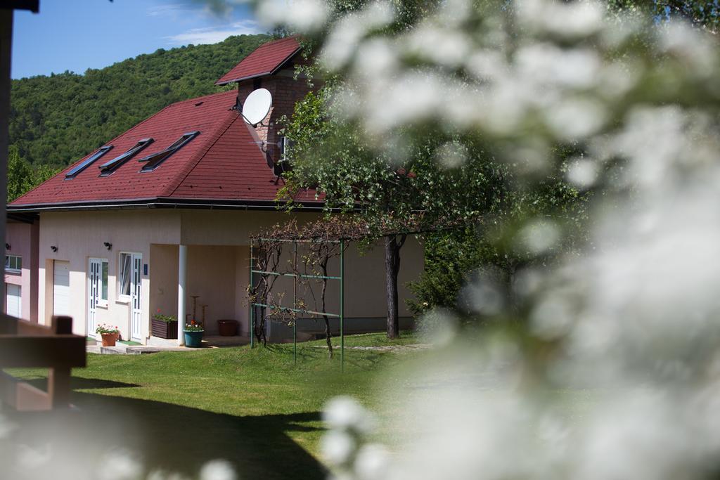 Apartment Oreskovic Otočac Buitenkant foto