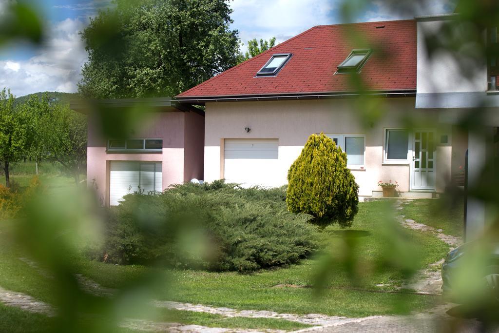 Apartment Oreskovic Otočac Buitenkant foto