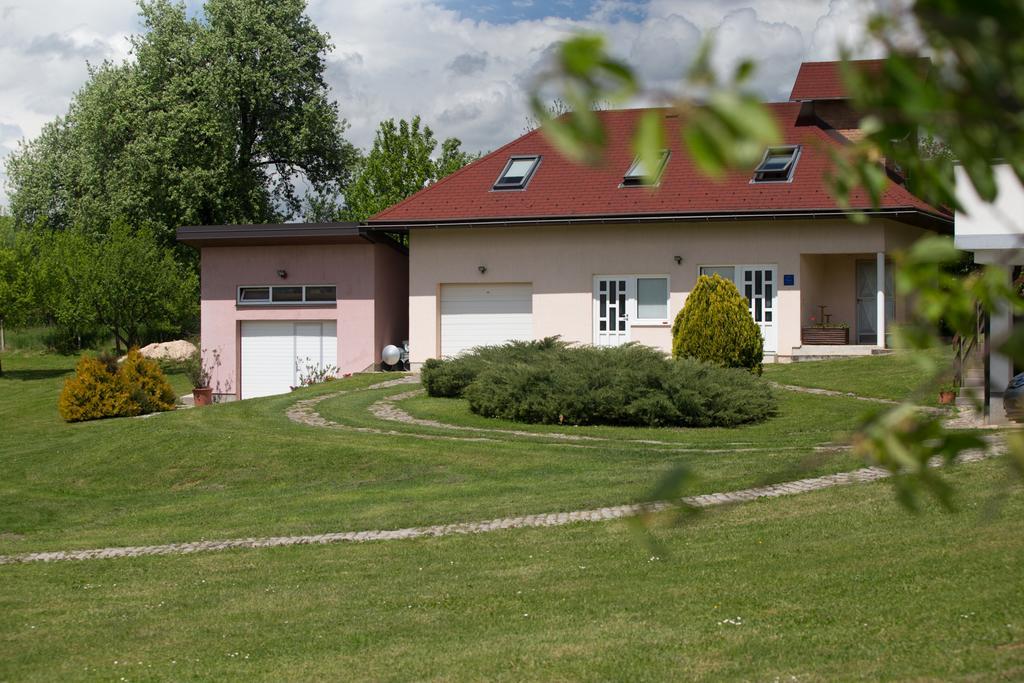 Apartment Oreskovic Otočac Buitenkant foto