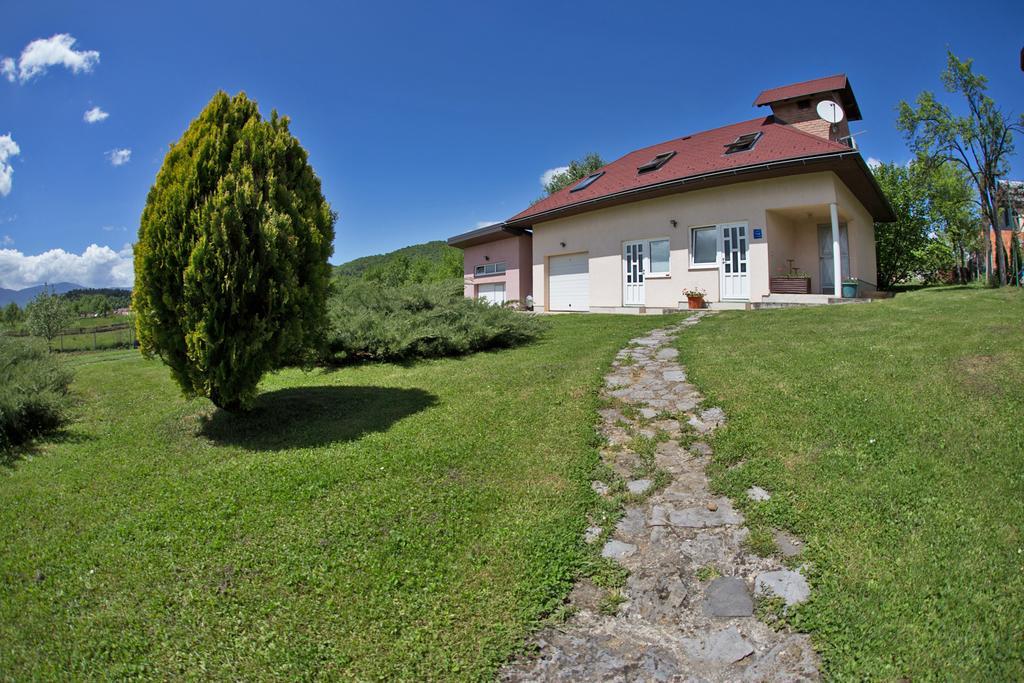 Apartment Oreskovic Otočac Buitenkant foto