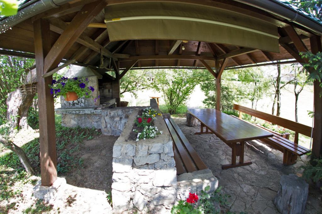 Apartment Oreskovic Otočac Buitenkant foto