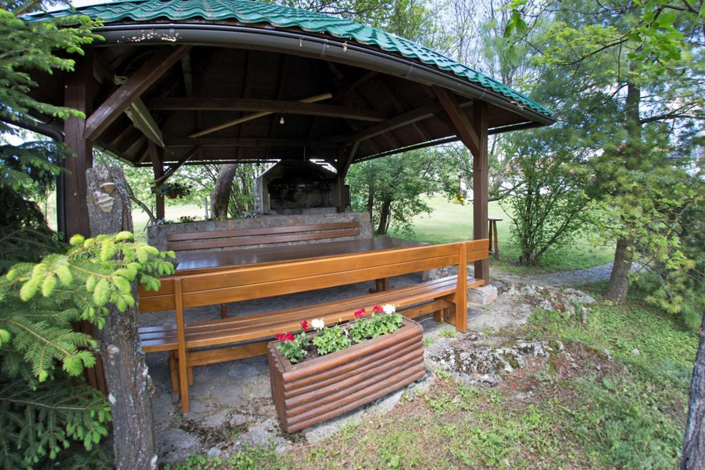 Apartment Oreskovic Otočac Buitenkant foto