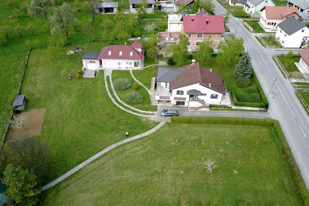 Apartment Oreskovic Otočac Buitenkant foto
