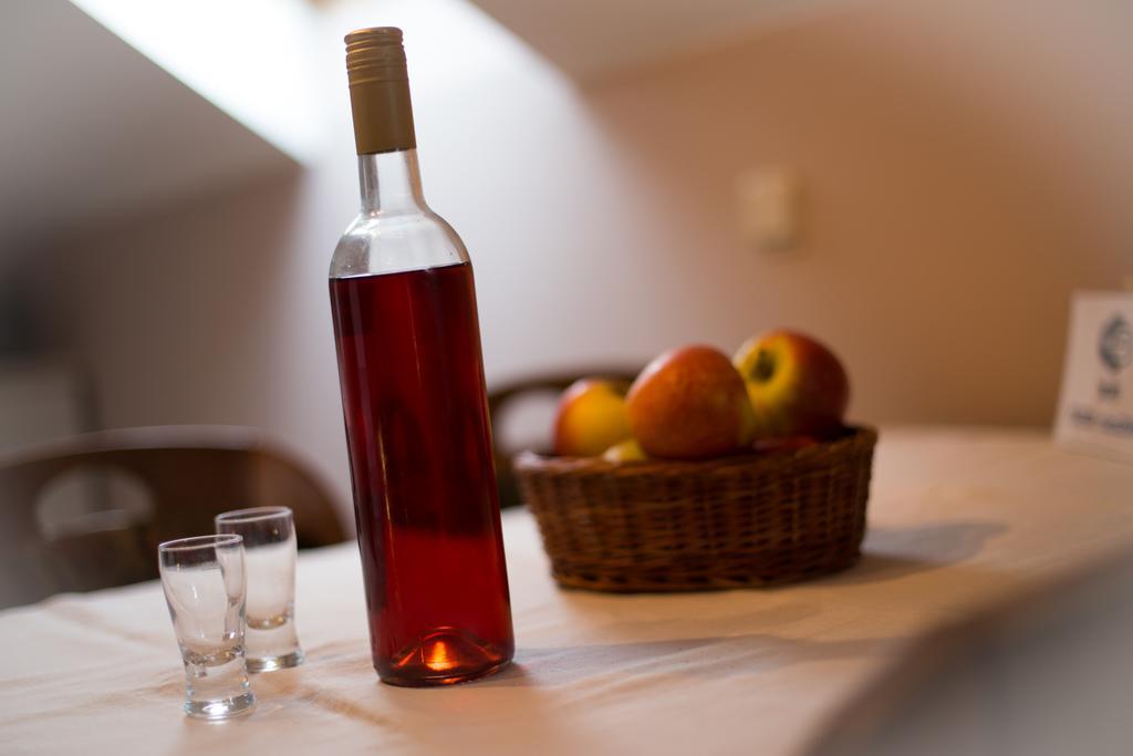 Apartment Oreskovic Otočac Buitenkant foto