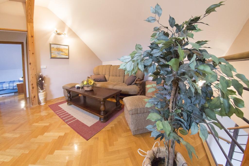 Apartment Oreskovic Otočac Buitenkant foto