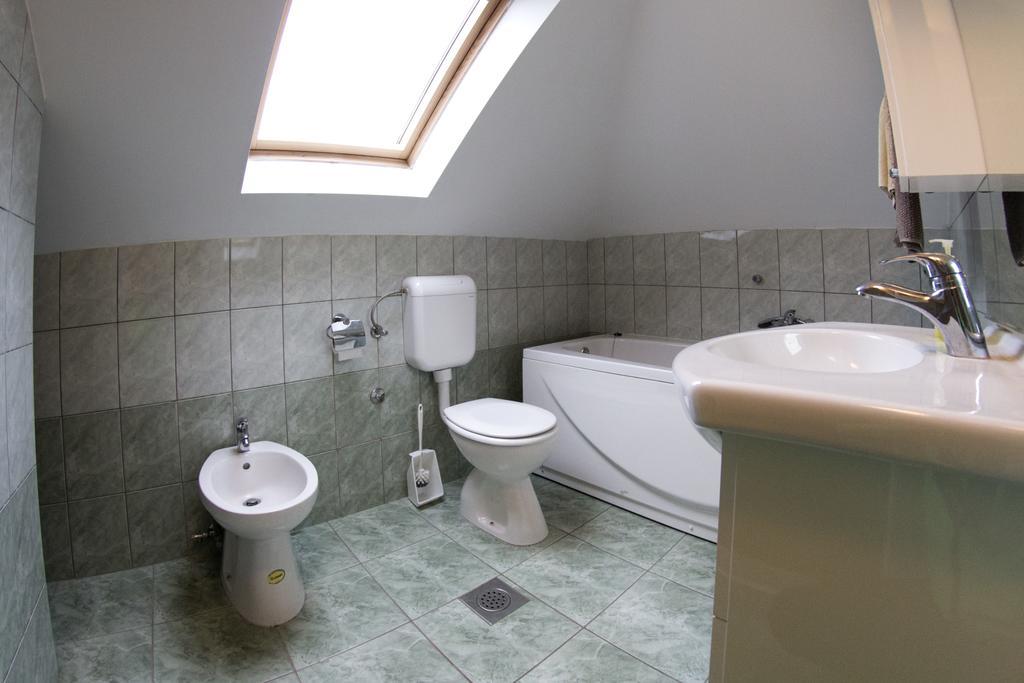 Apartment Oreskovic Otočac Buitenkant foto