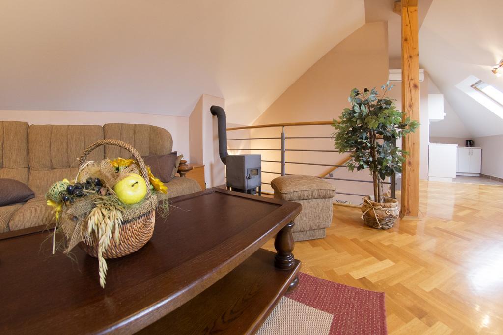 Apartment Oreskovic Otočac Buitenkant foto
